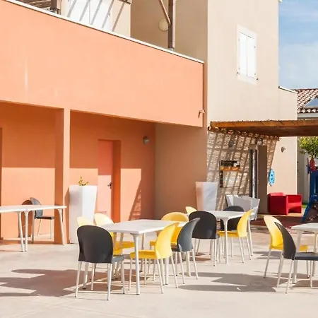 F2 Piscine Et Jardin - Saint-cyprien