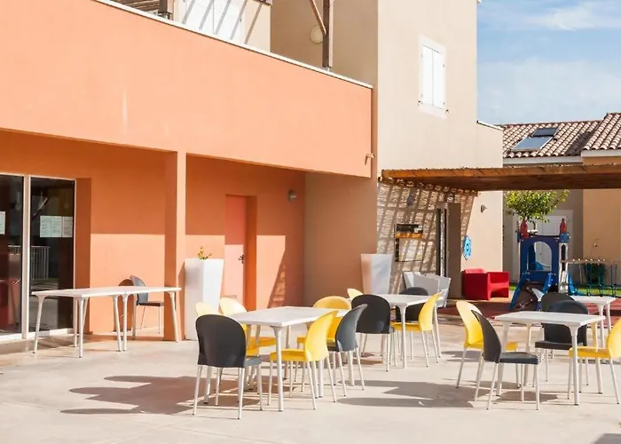 F2 Piscine Et Jardin - Saint-cyprien